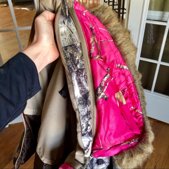 *SOLD on Facebook* Mossy Oak Puffy Jacket - Picture 3 of 8